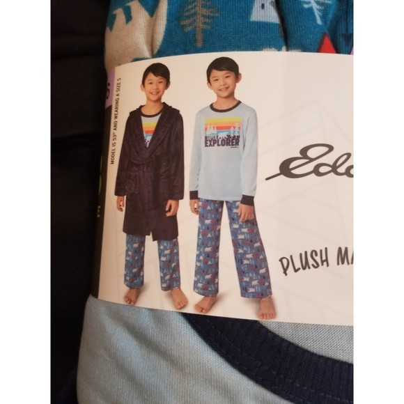 Boys 5/6t bundle pajama, pants, hoodie, etc new - Picture 4 of 9